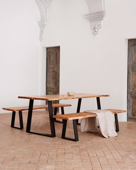 Mesa Alaia de madera maciza de acacia y patas de acero negro 160 x 90 cm