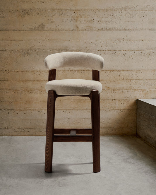 Tabouret Granite en tissu chenille beige et bois de frêne avec finition ton noyer FSC 100 % 75 cm