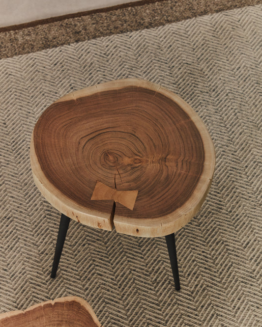 Table auxiliaire Tanive en bois d’acacia avec finition blanchie et pieds en acier noir Ø 35 cm