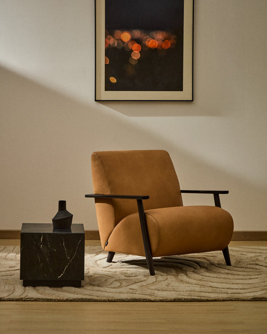 Fauteuil Meghan en cuir marron et bois de frêne avec finition ton wengé FSC Mix Credit