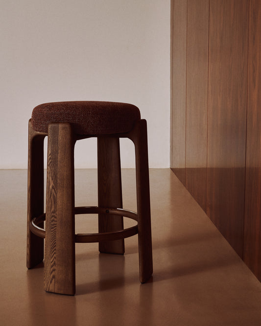 Tabouret Granite version ignifugée en chenille marron et bois de frêne finition ton noyer FSC 100 % 65 cm