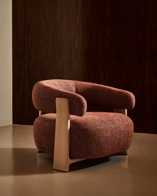 Fauteuil Granite version ignifugée en chenille terracotta et bois de frêne avec finition ton naturel FSC 100 %
