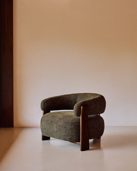 Fauteuil Granite version ignifugée en chenille verte et bois de frêne avec finition ton noyer FSC 100 %