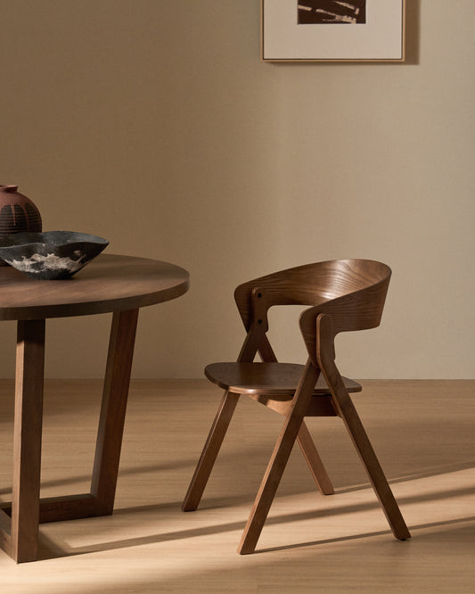 Chaise Godia en placage de chêne avec finition ton noyer