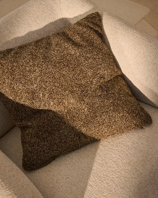 Housse de coussin Olinan en bouclette chinée marron 50 x 50 cm