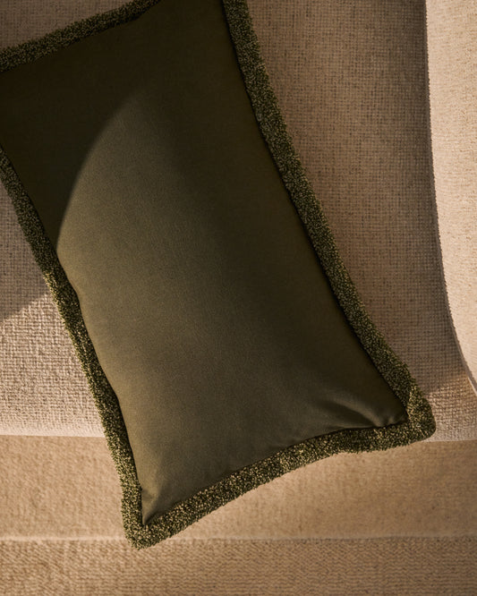 Housse de coussin  Olinan avec détail en bouclette verte 30 x 50 cm