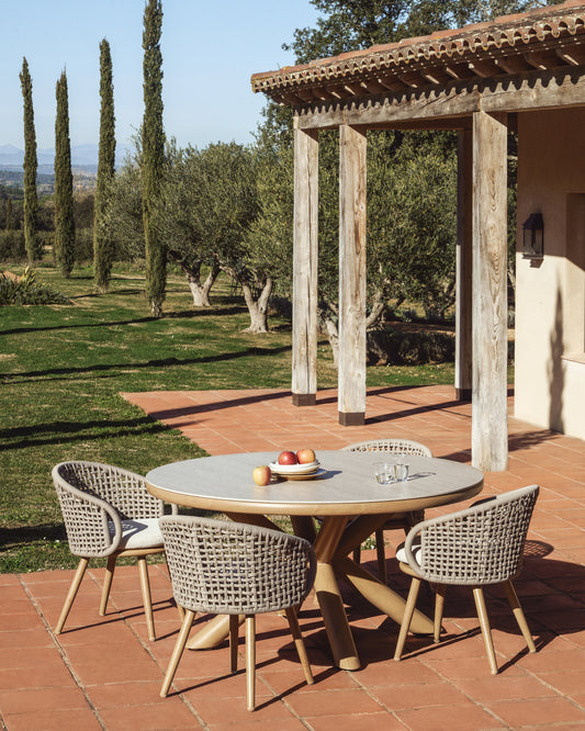 Mesa de exterior Mirtia de aluminio efecto madera y piedra sinterizada crudo Ø 148 cm