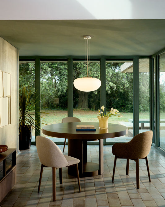 Table ronde extensible Artis en bois massif et placage de chêne avec finition ton noyer FSC 100 % 120 (170) x 80 cm