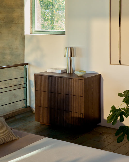 Commode Helvine 4 portes en placage de frêne avec finition ton noyer 90 x 78 cm FSC 100 %