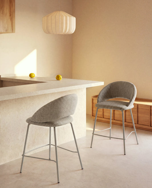 Tabouret Bonali en chenille grise et pieds en métal gris FSC Mix Credit 65 cm