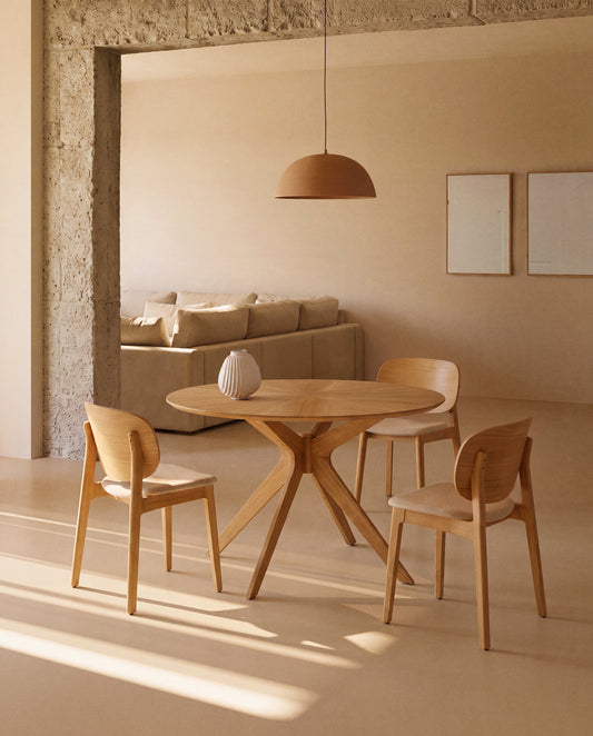 Silla Ludara de chapa de roble y chenilla beige