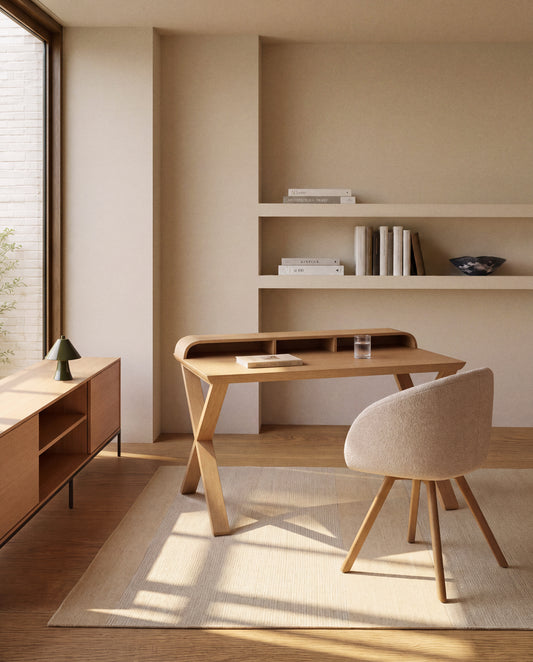 Chaise giratoire Marvin chenille beige et pieds en bois de hêtre finition ton naturel FSC 100%