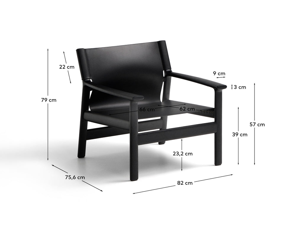 Butaca Jan de fibres de cuir reciclat negre i fusta massissa de freixe amb acabat negre FSC 100%