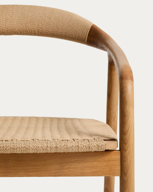 Fauteuil Derile en bois de chêne avec finition ton naturel et corde en papier beige FSC 100 %
