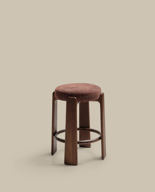 Tabouret Granite en tissu chenille marron et bois de frêne avec finition ton noyer FSC 100 % 65 cm