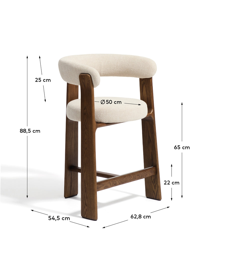 Tabouret Granite 3 pieds en chenille beige et bois de frêne avec finition ton noyer FSC 100 % 65 cm