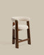 Tabouret Granite 3 pieds en chenille beige et bois de frêne avec finition ton noyer FSC 100 % 65 cm