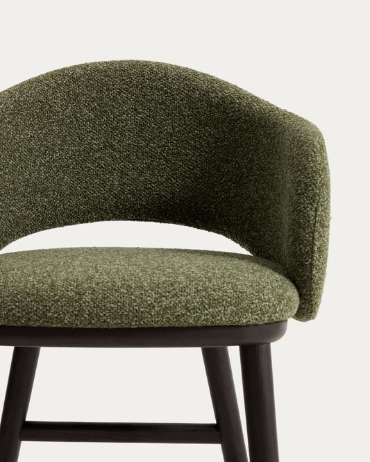 Taburete Maina de chenilla gruesa verde y patas de madera maciza de fresno con acabado tono ebonizado FSC Mix Credit 65 cm 