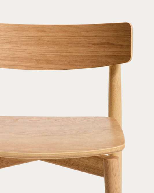 Tamboret Evera amb respatller de xapa de roure amb acabat en to natural 65 cm