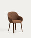Chaise Meila avec accoudoirs en chenille terracotta et pieds en bois de frêne avec finition ton noyer