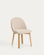 Chaise Meila en chenille beige et pieds en bois de frêne avec finition ton naturel 
