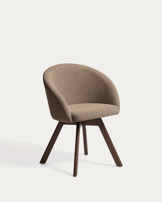 Chaise giratoire Marvin en chenille marron et pieds en bois de chêne finition noyer FSC 100%