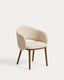 Silla Maina de chenilla gruesa beige y patas de madera maciza de fresno con acabado tono nogal FSC Mix Credit