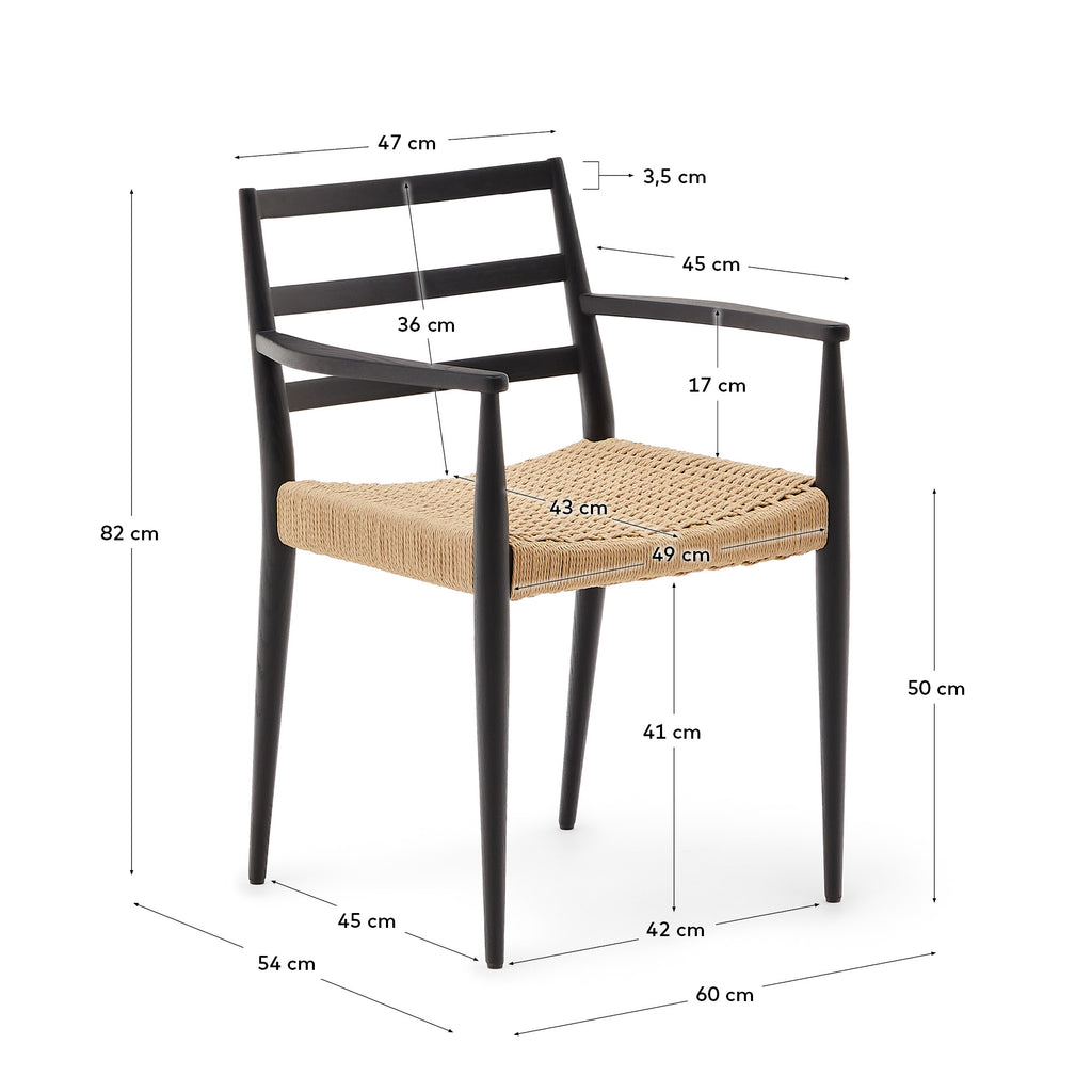 Chaise Analy avec accoudoirs en bois de chêne massif, finition noire, et assise en corde FSC Mix Credit