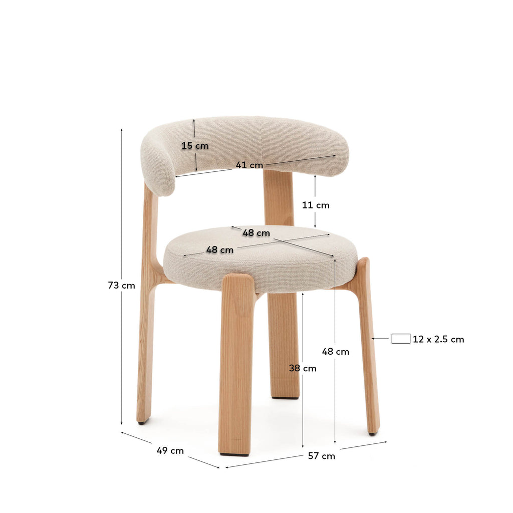 Silla Granite de chenilla beige y madera maciza de fresno con acabado tono natural FSC 100%