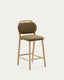 Taburete Helda de chenilla verde y madera maciza de roble FSC Mix Credit 65 cm