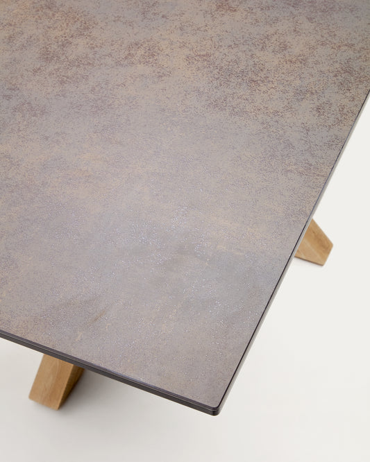 Mesa Argo de porcelánico Iron Moss y patas de acero con efecto madera 180 x 100 cm