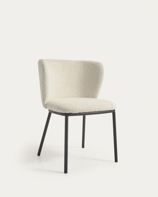 Silla Ciselia de borreguito blanco y patas de acero con acabado negro FSC Mix Credit