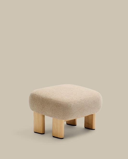 Reposapeus Nema xenilla beix i potes fusta massissa freixe acabat natural 65x55,4 cm FSC 100%