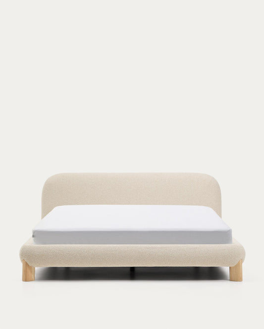 Llit desenfundable Odina bouclé cru i potes de fusta massissa de freixe amb acabat en to natural per a matalàs de 180x200 cm