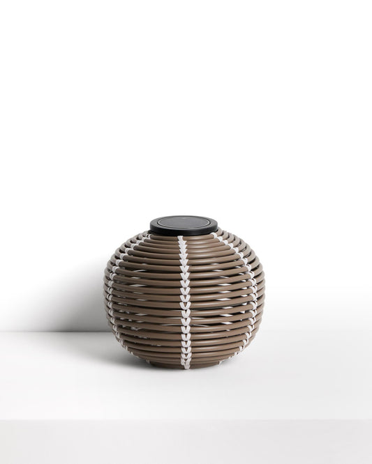 Llum de taula solar per a exterior Garoina LED de rotang sintètic taupe Ø28 cm