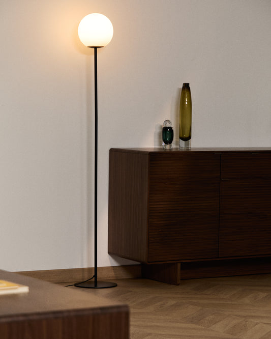 Llum de peu Brisia de metall amb acabat negre i 1 bola de vidre glacejat de Ø20 cm