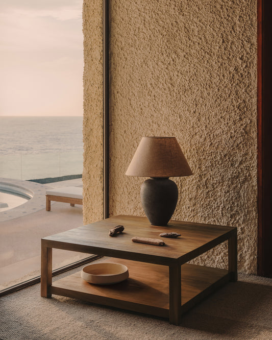 Mesa auxiliar Sashi de madera maciza de teca 90 x 90 cm