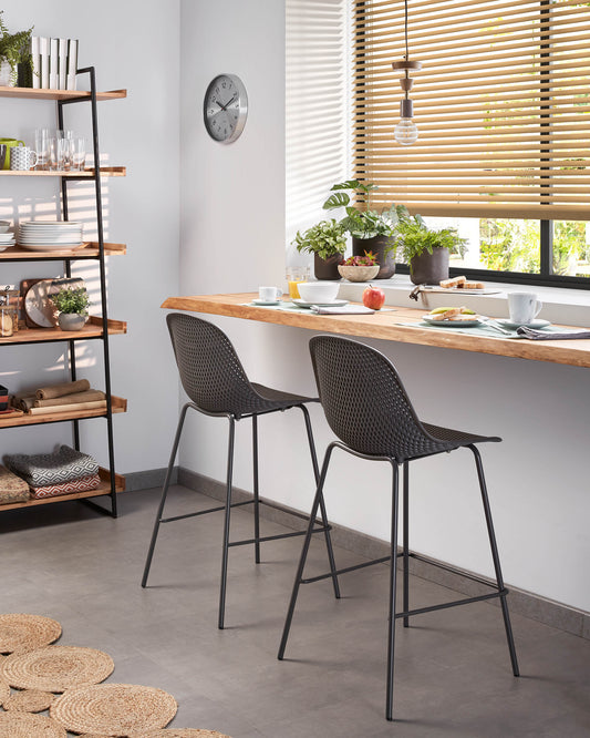 Tamboret exterior Quinby gris altura 75 cm