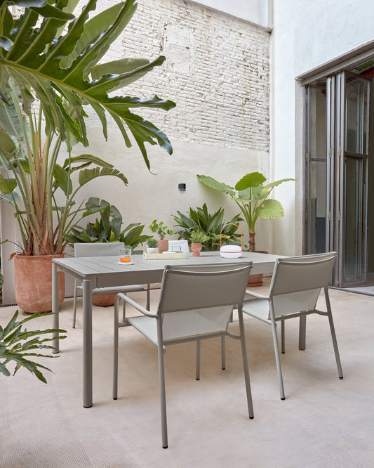 Taula extensible d'exterior Zaltana d'alumini amb acabat gris clar 140 (200) x 90 cm