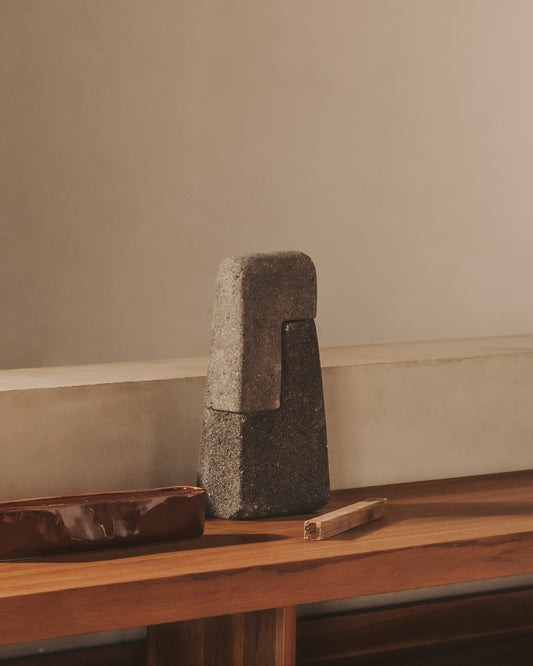 Escultura Sipa de piedra con acabado natural 30 cm