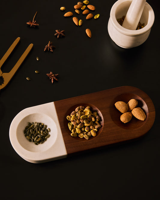 Plato de aperitivo Tori de madera de acacia y mármol blanco FSC 100%