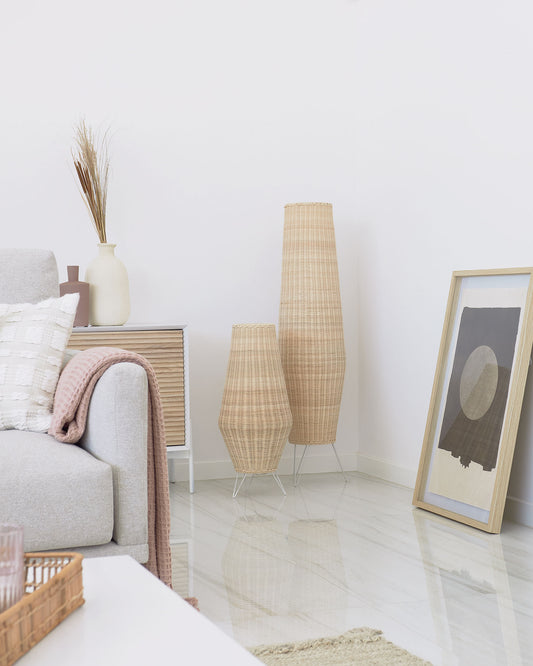 Lámpara de mesa mediano Kamaria de ratán con acabado natural