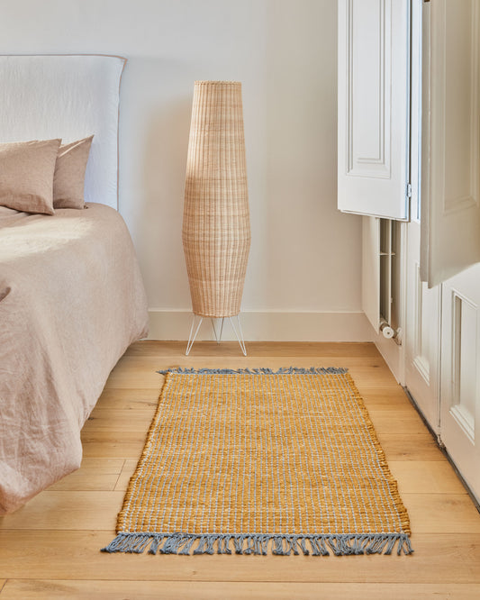 Llum de peu gran Kamaria de rotang amb acabat natural