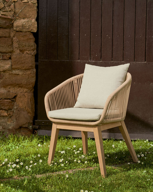 Silla Portalo de cuerda beige y patas de madera maciza de acacia FSC 100%
