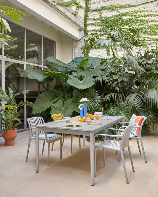 Taula extensible d'exterior Zaltana d'alumini amb acabat gris clar 180 (240) x 100 cm