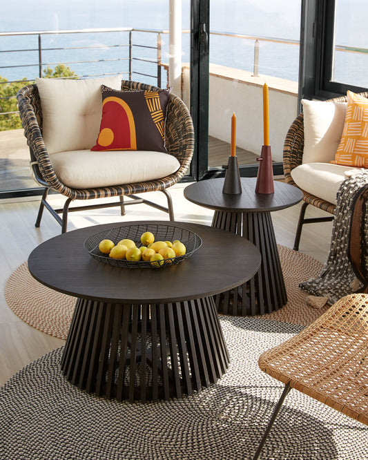 Taula de centre Jeanette de fusta massissa de mindi negre Ø 80 cm