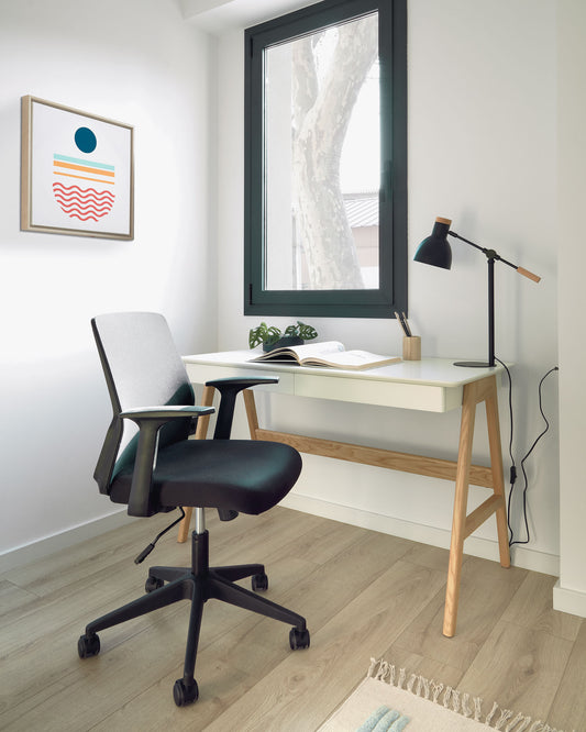 Taula Dyana DM lacat blanc i potes de fusta massissa de freixe 120 x 60 cm