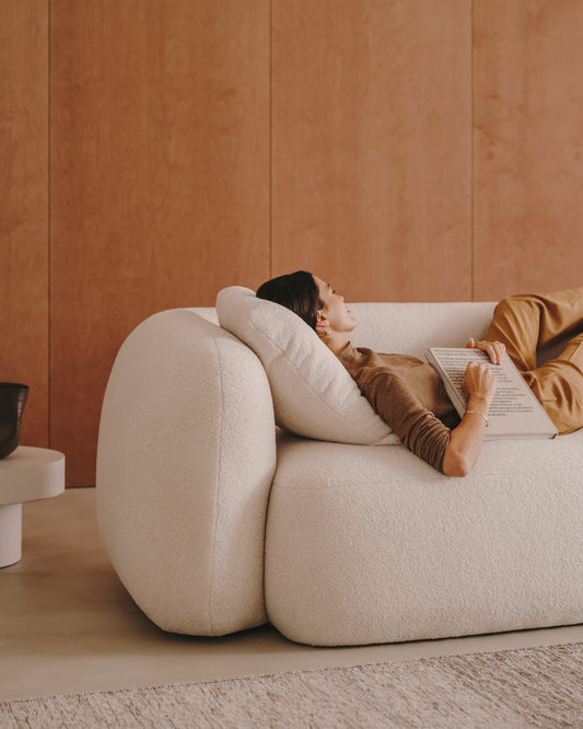 Coixí Martina de borreguet color cru 60x52 cm