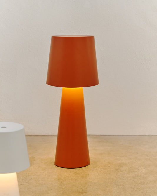 Lámpara de mesa grande de exterior Arenys de metal con acabado pintado terracota