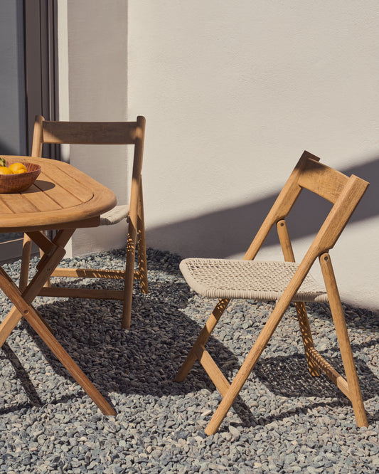 Cadira plegable Dandara, fusta massissa d'acàcia i estructura d'acer amb corda blanc FSC 100%